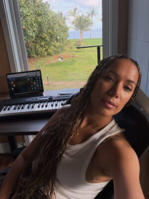 Leona Lewis Instagram - Hawai’i & Mexico 🤍🌈