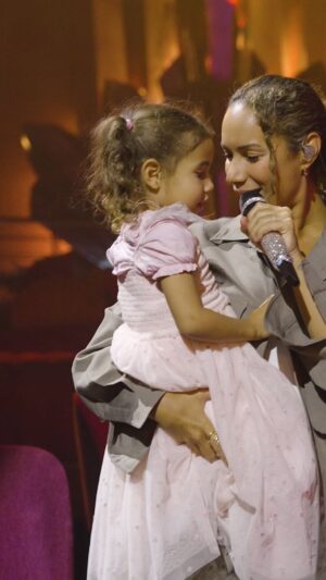 Leona Lewis Instagram - One of the most special parts of this whole experience has been sharing it with Coco 🤍 And with @dennisjauch by my side producing, it’s felt like such a beautiful family journey. #AStarryNight