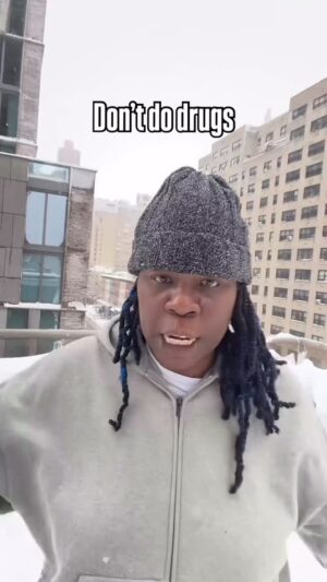 Leslie Jones Instagram - When it snows, I don’t shovel. I PERFORM.