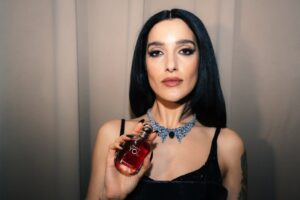 Levante Instagram - #adv @armanibeauty Power of you. 
#armanimakeup #armanifragrance