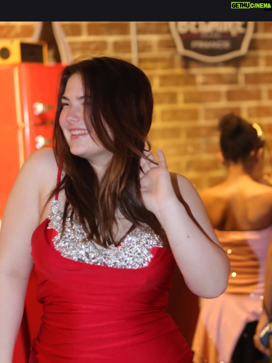 Lexi Rabe - 6.9K Likes - @rhinestone_sugar Oscar pre-party Jessica you killed she killed it! Red dress by @jessicaangelcollection -Felt legit like pretty woman!!! thx @thewnk ❤️ for the amazing photos you always capture the real me in the middle of all my modeling poses. What a fun night. Love seeing all my friends there and getting to watch @pejaanne perform as always🥰 #oscarpreparty #oscars #magazine @famecast your space was magical as always!! Love ya Silvia!! And @thebellopizza vegan cheese pizza totally hit the spot for your dairy free girly. @rabe.logann looking great