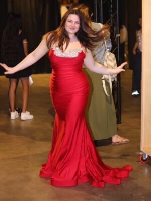 Lexi Rabe Instagram - @rhinestone_sugar Oscar pre-party Jessica you killed she killed it! Red dress by @jessicaangelcollection -Felt legit like pretty woman!!! thx @thewnk ❤️ for the amazing photos you always capture the real me in the middle of all my modeling poses. What a fun night. Love seeing all my friends there and getting to watch @pejaanne perform as always🥰 #oscarpreparty #oscars #magazine @famecast your space was magical as always!! Love ya Silvia!! And @thebellopizza vegan cheese pizza totally hit the spot for your dairy free girly. @rabe.logann looking great