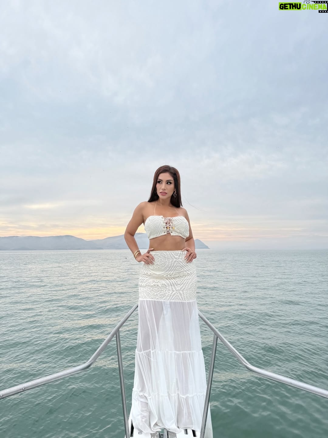 Leysi Suárez - 3 Likes - Soy capitana de mi propio destino 🫶🏻
📷 : @julioalejos_ 
💄: @lluvia_makeup_artist 
👗: @amora_newtrend