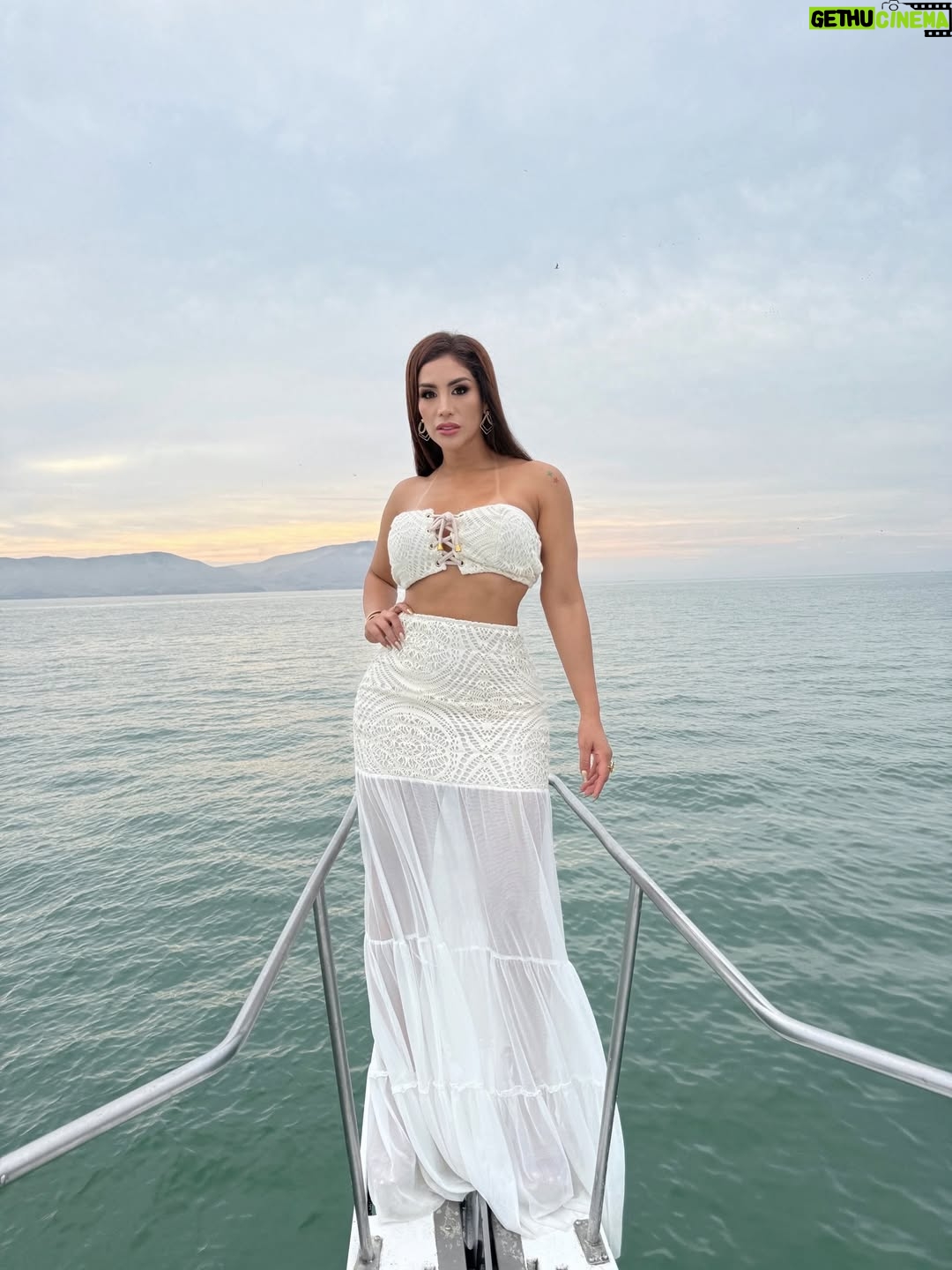 Leysi Suárez - 3 Likes - Soy capitana de mi propio destino 🫶🏻
📷 : @julioalejos_ 
💄: @lluvia_makeup_artist 
👗: @amora_newtrend