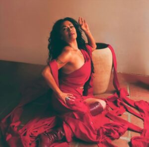 Lila Downs Instagram - Nuestros queridos 📸 : @enriqueleyva_  Estilismo: @averara.oax @elit_rue y nuestro adoradx : @armandobecerril_makeup 
“Cambian mi mundo” 💓🌎❤️💃🏾