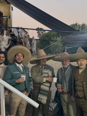 Lila Downs Instagram - Detrás de escenas de “Como agua para chocolate” 🎬  #liladowns #comoaguaparachocolate #hbomax 📸: @benixilo y @vicentesaza