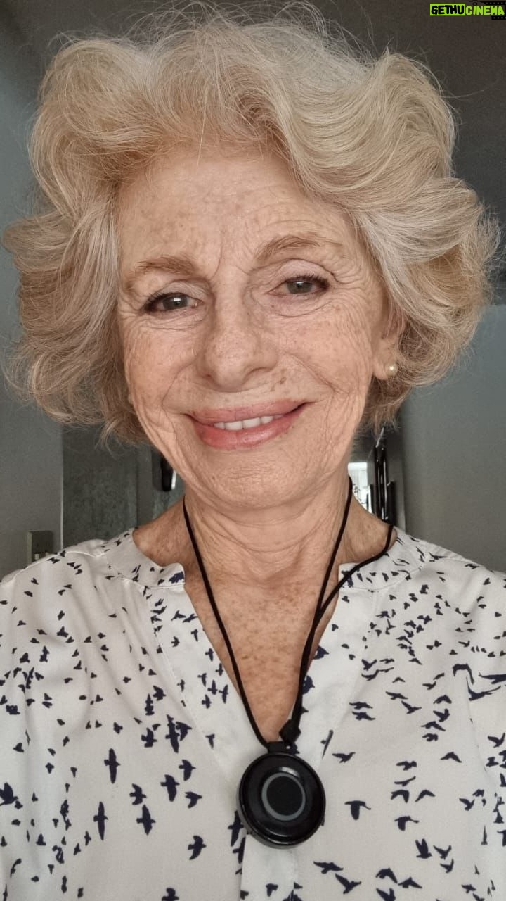 Lilian Blanc - 316 Likes - Nem todo cuidado precisa mudar a sua rotina.
Alguns existem justamente para que ela continue do jeito que é.

A @telehelpoficial funciona em segundo plano: só aparece quando é necessária, sem interferir no dia a dia. E isso faz toda a diferença — especialmente para quem quer seguir vivendo com autonomia e para quem cuida à distância.

Se você está avaliando essa escolha, informação clara ajuda a decidir com mais tranquilidade.
E cuidado também pode ser simples.