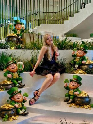 Lilián García Instagram - Brought some friends along to say… Happy St. Patrick’s Day everyone! 🍺
May the luck of the Irish be with you! 🍀🤞😁