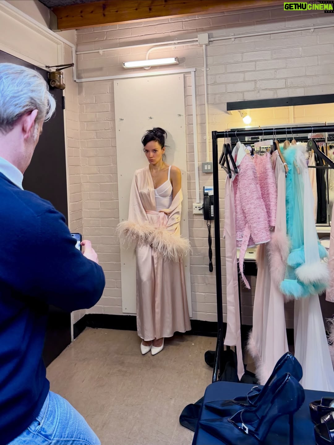 Lily Allen - 54.8K Likes - WEG wardrobe 🖤 from the fitting’s archives
 
 

Styled by @melzy917

Team
@douglaswamiller 
@_lucygaston 
@harrylangfordd 
@ailsachaplin 
@jannabannon
