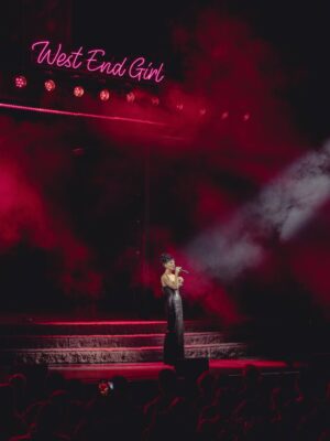 Lily Allen Instagram - West End Girl Tour: Night 1 ❣️ Thank you Glasgow for the warmest welcome back x

 

 
Co-Creative Director & Set Designer @annafleischle 
Photographed by @hredcliffe