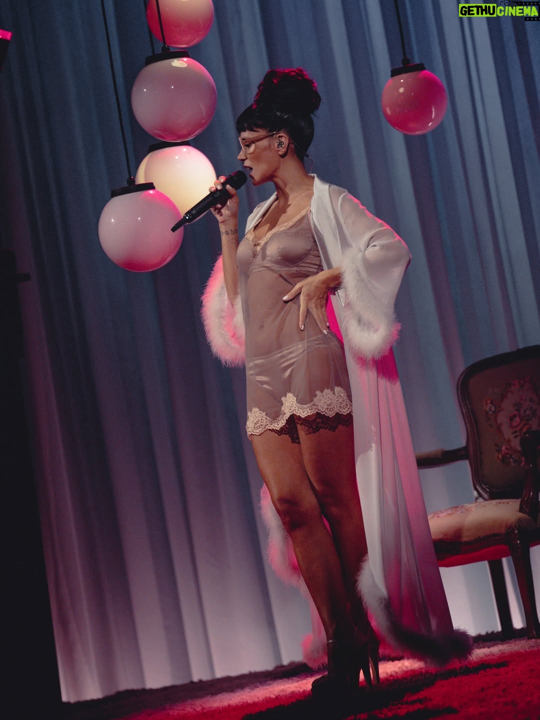 Lily Allen - 128.3K Likes - West End Girl Tour: Night 1 ❣️ Thank you Glasgow for the warmest welcome back x

 

 
Co-Creative Director & Set Designer @annafleischle 
Photographed by @hredcliffe