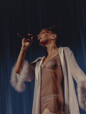 Lily Allen Instagram - West End Girl Tour: Night 1 ❣️ Thank you Glasgow for the warmest welcome back x

 

 
Co-Creative Director & Set Designer @annafleischle 
Photographed by @hredcliffe