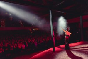 Lily Allen Instagram - West End Girl Tour: Night 1 ❣️ Thank you Glasgow for the warmest welcome back x

 

 
Co-Creative Director & Set Designer @annafleischle 
Photographed by @hredcliffe