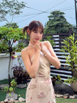 Lin Min-Chen Instagram - 初二吉祥❤️和大家拜個年🙆🏻‍♀️祝大家健康平安
Heng Ong Huat！！！！！Money Happy都拿拿

然後小寶弟第一次包紅包給我 我拿到全家人的紅包liao
只有我還不用包🙆🏻‍♀️