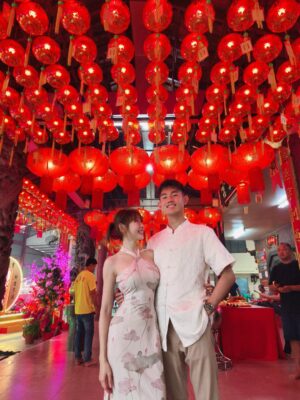 Lin Min-Chen Instagram - 初二吉祥❤️和大家拜個年🙆🏻‍♀️祝大家健康平安
Heng Ong Huat！！！！！Money Happy都拿拿

然後小寶弟第一次包紅包給我 我拿到全家人的紅包liao
只有我還不用包🙆🏻‍♀️