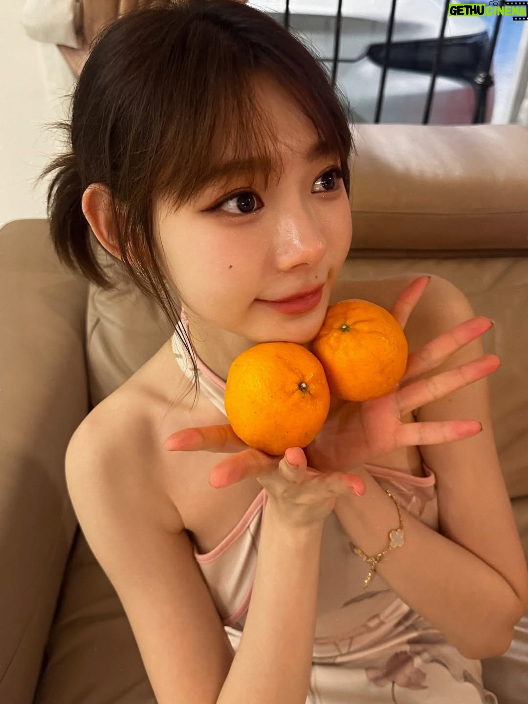 Lin Min-Chen - 178.3K Likes - 初二吉祥❤️和大家拜個年🙆🏻‍♀️祝大家健康平安
Heng Ong Huat！！！！！Money Happy都拿拿

然後小寶弟第一次包紅包給我 我拿到全家人的紅包liao
只有我還不用包🙆🏻‍♀️
