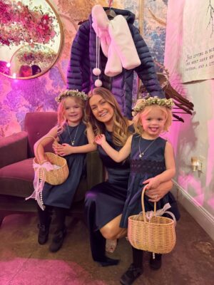 Lindsay Arnold Instagram - The best weekend celebrating the Burt's 🥹🫶🏻 our nanny of 4 years @_bailey_burt married Sam's step brother @isaac_burt08 and we are all over the moon about it! We love them both so much 🫶🏻
#wedding #auntanduncle #flowergirls