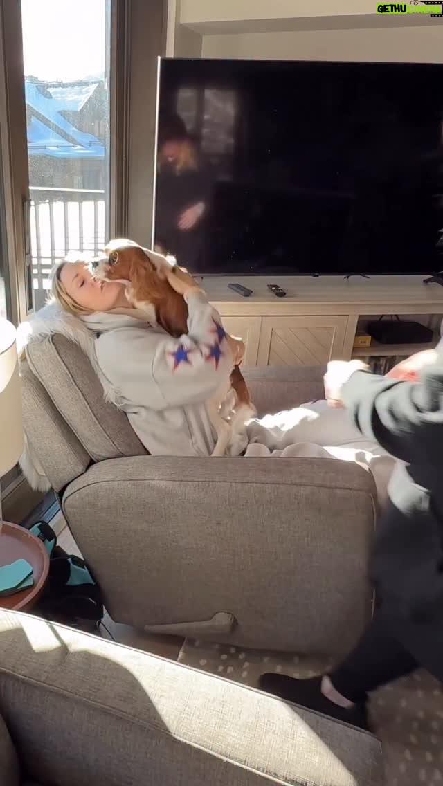 Lindsey Vonn - 374.8K Likes - Reunited with Chance…. ❤️❣️

Had a pretty hard day yesterday, everything just really hit me hard and I broke down. I know there will be a lot of days like this… the internal mental battle has just begun but moments like this help me so much. Just miss my boy Leo… 

One day at a time