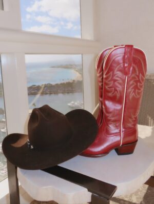 Linzy Luu Instagram - i can attest … life’s better in ( @tecovas ) boots <3