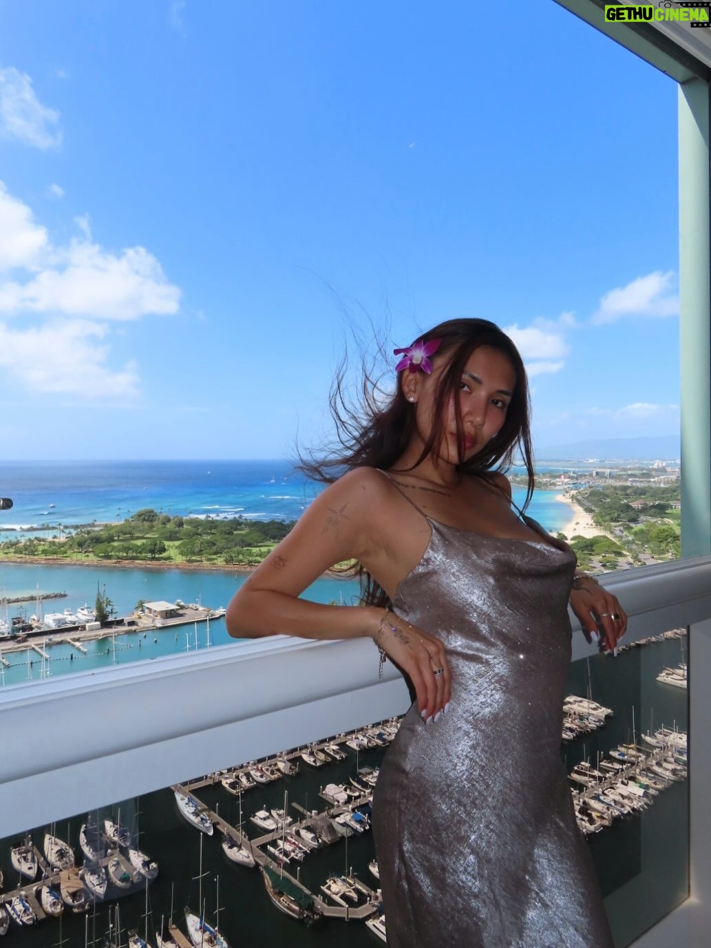 Linzy Luu - 3 Likes - i made my mom take these 🧍🏻‍♀️🤳 

#hawaii #pinterestaesthetic #photoinspo #summerinspo