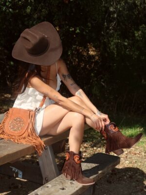 Linzy Luu Instagram - Cowgirl at heart 🤎 Boots that wander and a fringe bag that keeps up with me — @myrabag ໋𐚁 ⋆ ℧