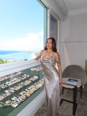 Linzy Luu Instagram - i made my mom take these 🧍🏻‍♀️🤳 

#hawaii #pinterestaesthetic #photoinspo #summerinspo