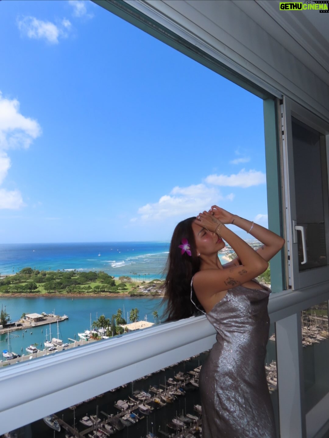 Linzy Luu - 3 Likes - i made my mom take these 🧍🏻‍♀️🤳 

#hawaii #pinterestaesthetic #photoinspo #summerinspo
