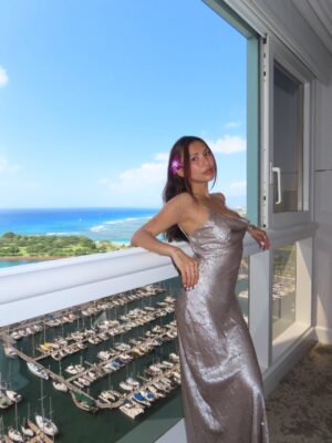 Linzy Luu Instagram - i made my mom take these 🧍🏻‍♀️🤳 

#hawaii #pinterestaesthetic #photoinspo #summerinspo