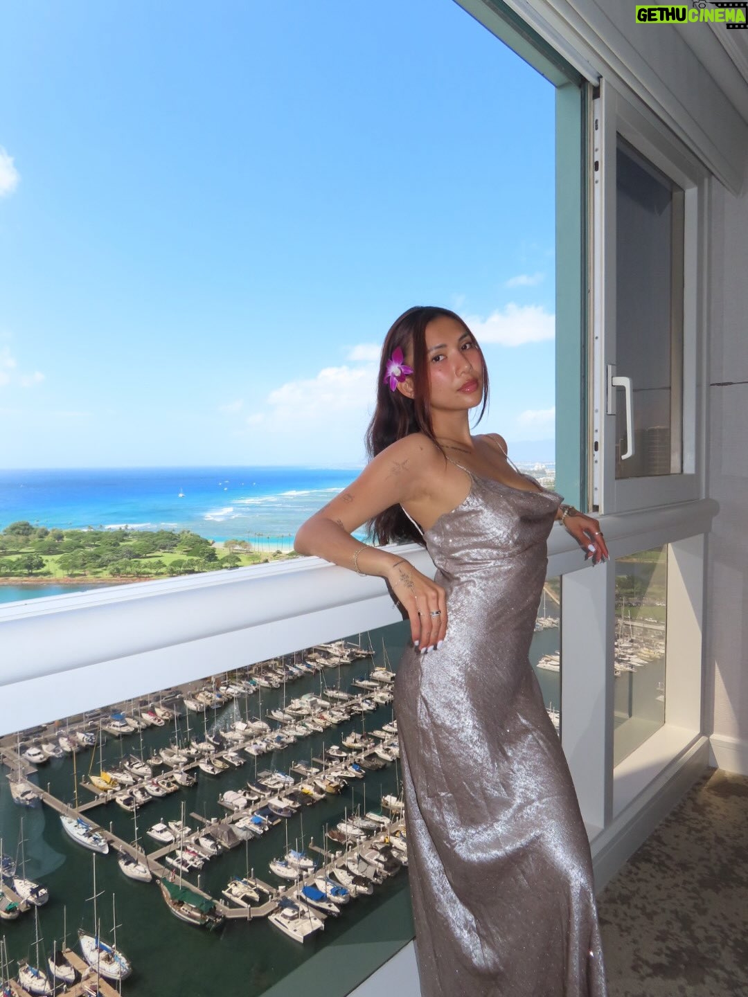 Linzy Luu - 3 Likes - i made my mom take these 🧍🏻‍♀️🤳 

#hawaii #pinterestaesthetic #photoinspo #summerinspo
