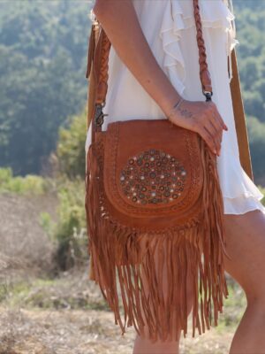 Linzy Luu Instagram - Cowgirl at heart 🤎 Boots that wander and a fringe bag that keeps up with me — @myrabag ໋𐚁 ⋆ ℧