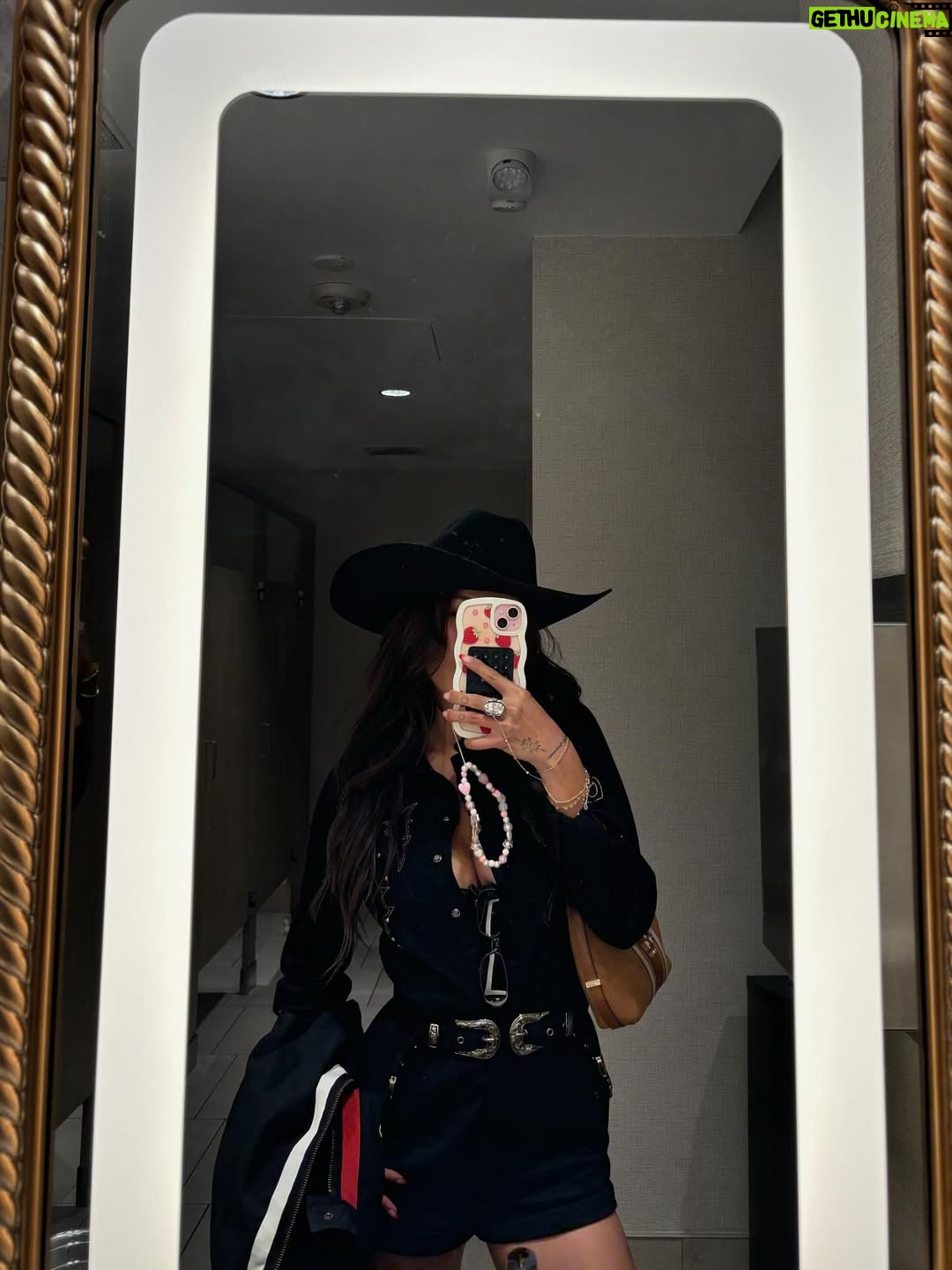 Linzy Luu - 3.9K Likes - 💌 from tx