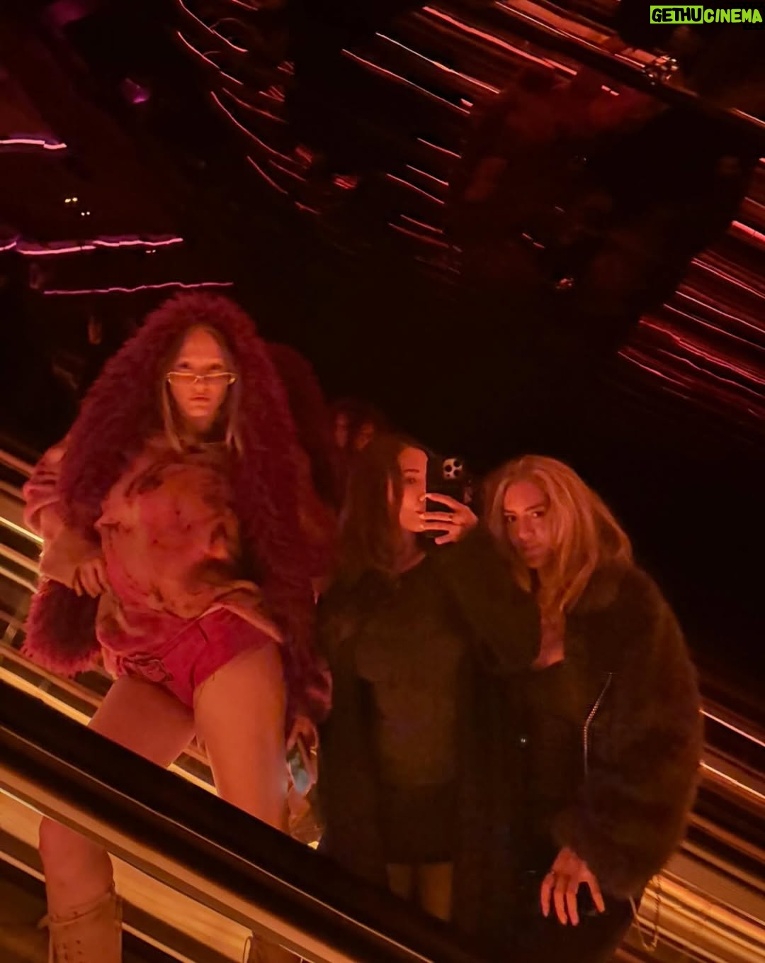 Linzy Luu - 3 Likes - favorite city with favorite people 🍎₊˚🧣☃️⊹♡