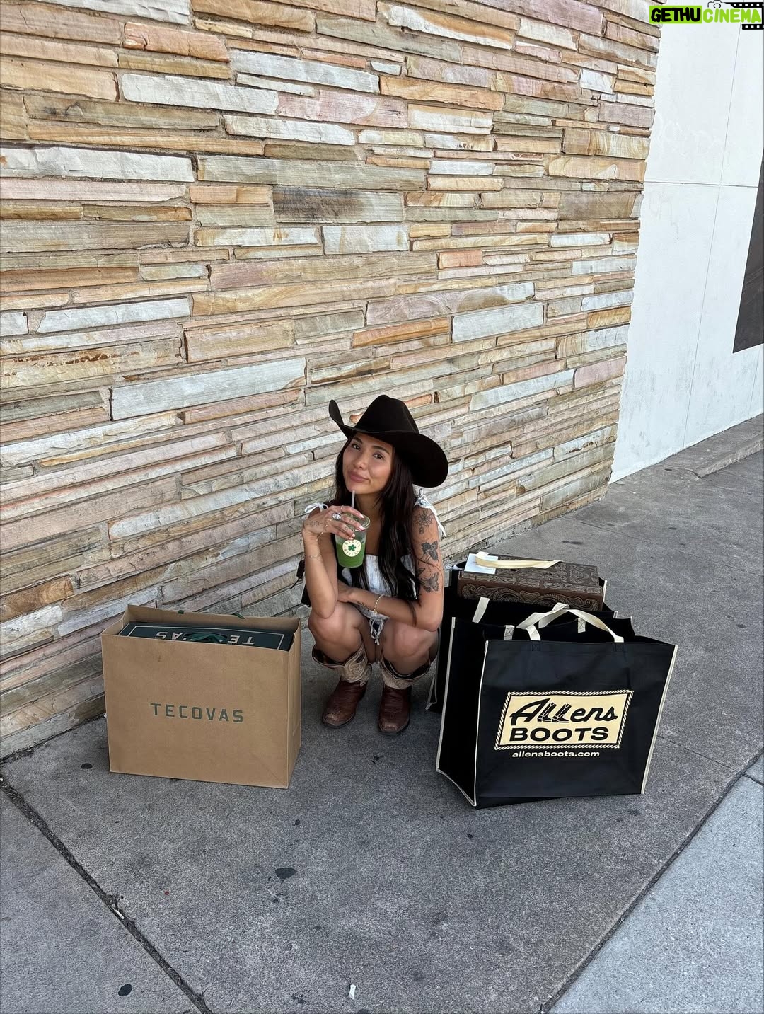 Linzy Luu - 3.9K Likes - 💌 from tx