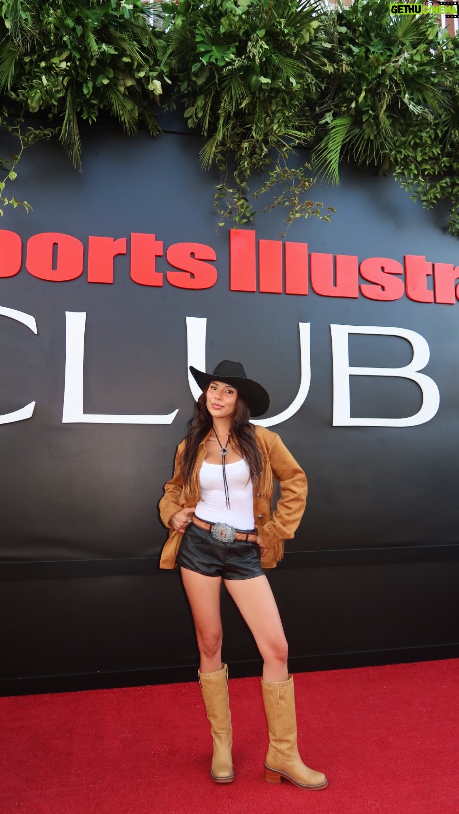 Linzy Luu - 5.4K Likes - 🏁 F1 Race Weekend with @thefryecompany & @sportsillustrated 🏎️❤️ from the photo booth at Club SI to the tracks watching Kygo — these boots carried me through it all in style and comfort 👢 @si_experiences @authenticlive 

#partner