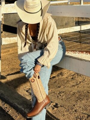Linzy Luu Instagram - When your boots do all the talking 🤭🤎 
a true cowgirl riding boot — built for the saddle and styled for every moment in between 𐚁 𓃗 ⋆｡♡˖⋆