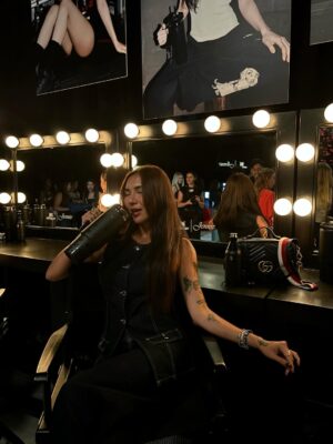 Linzy Luu Instagram - 🖤 Stanley 1913 x JENNIE : From stage to studio , JENNIE brings her edge to Stanley ⛓️‍💥 
Petal to the Metal launches 9/18 🌹 

@stanley_brand @jennierubyjane — #stanley #jennie