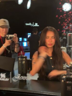Linzy Luu Instagram - 🖤 Stanley 1913 x JENNIE : From stage to studio , JENNIE brings her edge to Stanley ⛓️‍💥 
Petal to the Metal launches 9/18 🌹 

@stanley_brand @jennierubyjane — #stanley #jennie
