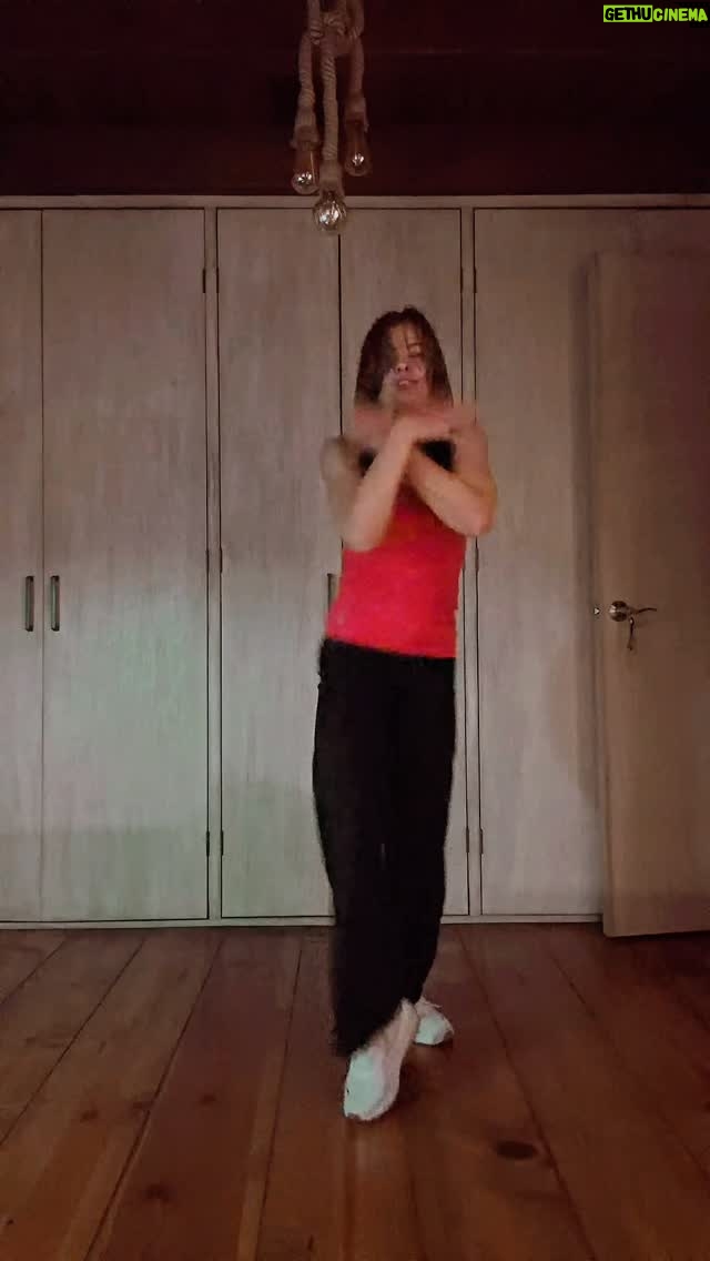 Lisset - 1.3K Likes - QUIEN BAILA CONMIGO……. 🖤❤️🖤❤️🖤❤️🖤