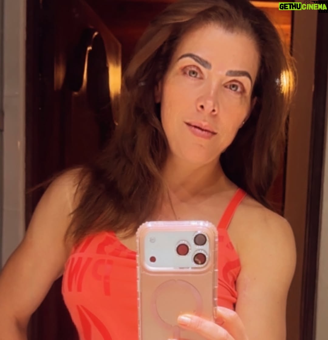 Lisset - 1.1K Likes - SI…. Y A MIS CINCUENTAYQUIUBOLE…. SIN HACER CUENTAS…NACÍ EN 1900.COM QUE CREEN?????? 

SI ANDO HORMONAL!!!!! Alguien como yo??? ❤️