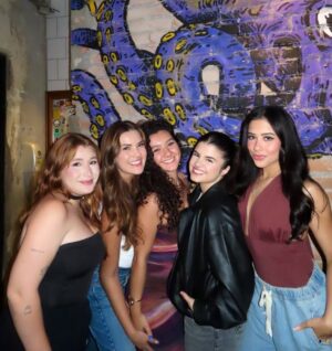 Lívia Inhudes Instagram - Meu encontro favorito ⭐️🥂