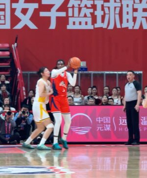 Liz Cambage Instagram - WCBA season 7 🇨🇳❣️🐼✨ 蒙福且备受恩宠