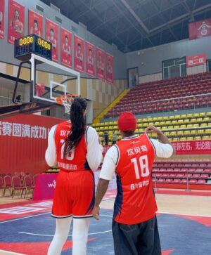 Liz Cambage Instagram - WCBA season 7 🇨🇳❣️🐼✨ 蒙福且备受恩宠