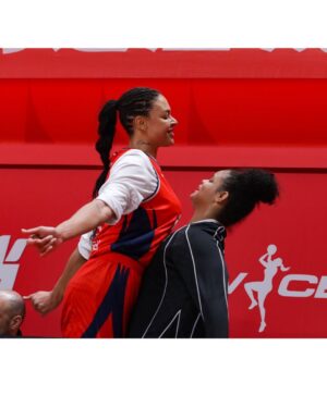 Liz Cambage Instagram - WCBA season 7 🇨🇳❣️🐼✨ 蒙福且备受恩宠