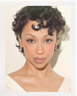 Liza Koshy Instagram - 🧚🏽✂️🤍