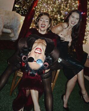 Liza Koshy Instagram - XXXmas 💋