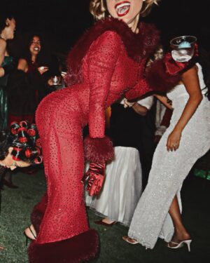 Liza Koshy Instagram - XXXmas 💋