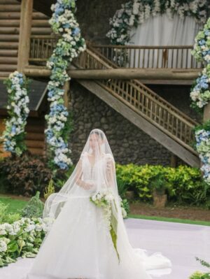 Loisa Andalio Instagram - Just Married 🥹💜♾️ @iamr2alonte 

Mas lalo naming nararamdaman kung gaano kami ka-blessed. Hindi namin maipaliwanag kung gaano kasaya ang puso namin ngayon at gusto naming iparamdam sa inyo kung gaano namin kayo pinahahalagahan.

Sa pamilya at kaibigan namin, salamat sa lahat. Salamat sa pag-suporta sa bawat desisyon namin at sa pagmamahal ninyo. Ang saya ng puso namin dahil kasama namin kayo sa espesyal na araw na ito.

Sa team na nagbuo ng wedding namin, sa coordinators, stylists, photographers, hair and makeup artists, at lahat ng suppliers, maraming salamat sa pagdala ng pangarap naming araw sa realidad. Hindi lang kayo nagtrabaho kundi minahal nyo rin ang araw namin.

Sa dream wedding gown ko mula sa Rosa Clara, sobrang salamat. Ramdam ko ang puso at talent na ibinigay ninyo. It was more than a gown, it made me feel truly myself and so happy on this special day. Thank you for making me feel like the most beautiful bride, in a gown that was a dream come true and full of meaning. 

@rbchanco, walang sapat na salita para masuklian ang lahat ng ginawa mo para sa amin. Sana maramdaman mo kung gaano ka namin kamahal at gaano namin pinapahalagahan ang lahat ng sakripisyo mo, sa lahat ng advice at gabay mo sa amin. Sobrang grateful kami na kasama ka sa journey na ‘to.. hanggang sa mga susunod pa. 

At higit sa lahat, salamat kay Lord. Sa guidance, sa strength, sa timing, at sa lahat ng taong ginamit niya para maging posible ang espesyal na araw na ito. Ibinibigay namin sakanya ang noon, ngayon, at ang future namin bilang mag-asawa. Salamat sa biyayang hindi nauubos at sa perfect timing niya. Grateful forever. To God be the Glory, always. ❤️

Photography: @teampatdy @caliberking @nelwinuyphoto @patdy11
Videography: @bobnicolas
Planning & Coordination: @eventsbymissp
Styling: @michaelruizeventstyling
Cake: @honeyglazecakes

Bride/Groom’s Makeup & Overall Planning Oversight: @rbchanco
Bride’s Gown: @rosaclaraph @obeeham
Groom’s Suit: @paulolazaro.studio
Bride’s Hair: @angeljamelarin_hair

Technicals & Production: @wabs.lns
Photoman: @angguloprints
Bride’s Robe: @tunica.ph
Phone Privacy: @lima_privacy
Musician: @manilaphilharmonic