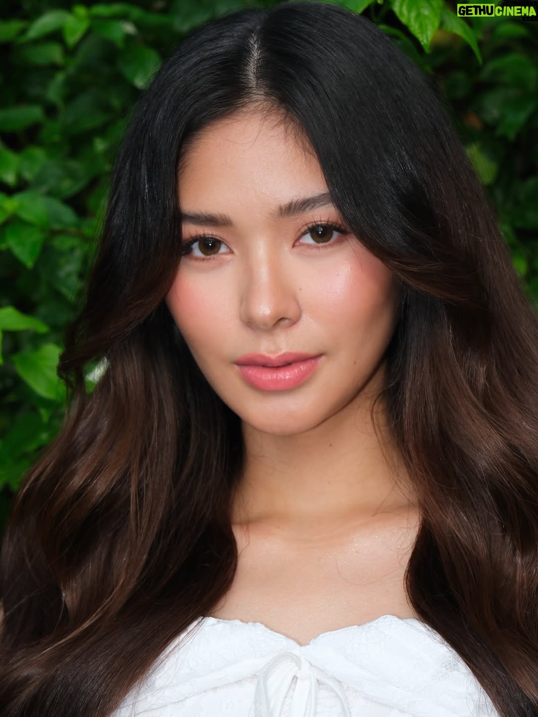 Loisa Andalio - 0.9 Million Likes - May isang munting tibok na sabay sa puso ko.
Isang paalala na may isang buhay na ngayon ay bahagi na ng akin.

Sa munting buhay na ito, handa akong alagaan ka, mahalin ka ng buong buo, at laging ipagdarasal. Bawat araw ay pasasalamat ko sa Diyos sa regalong ito. 

You already mean everything to me. We can’t wait to meet you🤍

📸 @janvmayo