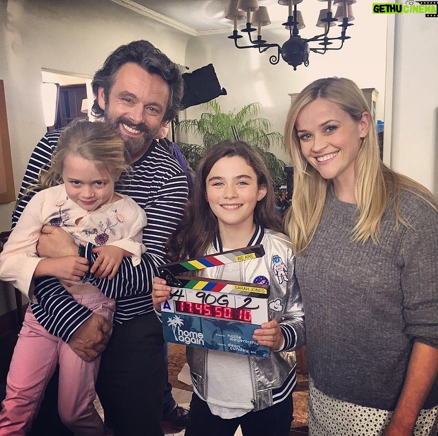 Lola Flanery - 4.3K Likes - Fam Jam !!!! 🤗😃💖🌴🏡💕🙌🏽💫 @homeagainmovie Stay tuned for an ALL NEW TRAILER tomorrow !!! #homeagainmovie #homeagainfamily #comingsoon #romcom #actorslife #ilovemyjob