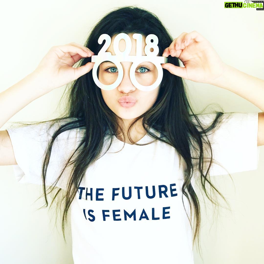 Lola Flanery - 15.4K Likes - 🌟2️⃣0️⃣1️⃣8️⃣🌟 Nice to meet you 2018 !! I think you and I are going to be great friends. ❌⭕️lola💋• #happynewyear #thefutureisfemale #forwardthinking